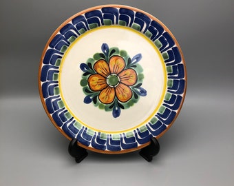 Gorky Gonzalez GTO Mexican Folk Art Pottery 8.25" Wall Plate  Flower Motif - Signed
