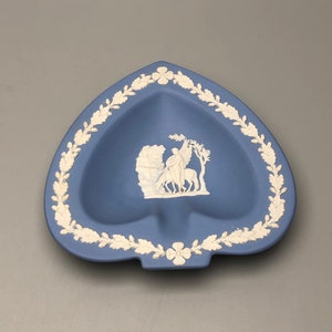 1950S Wedgwood Cream Blue Jasperware Spade Shaped Ashtray Dish Trinket Holder 4.5”