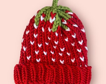 Bonnet tricoté aux fraises