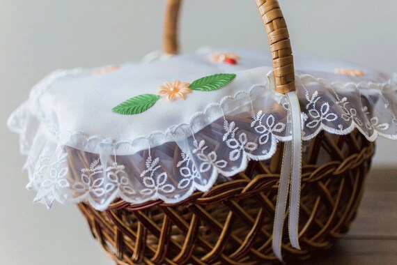 Cover 83 For Medium A Round Basket Decorated With White Etsy