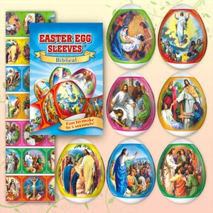 Op de afbeelding: Paasei-sleeves met bijbelse scènes. De verpakking leest "Easter Egg Sleeves Biblical" en "Fun to make in 5 seconds!" De afbeelding toont verschillende versierde eieren met religieuze illustraties. De sleeves zijn kleurrijk en bevatten verschillende bijbelse figuren.