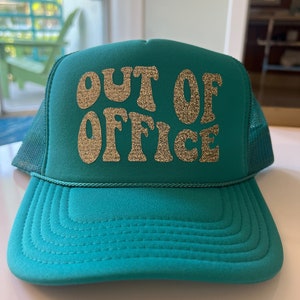 Out of office - Hat