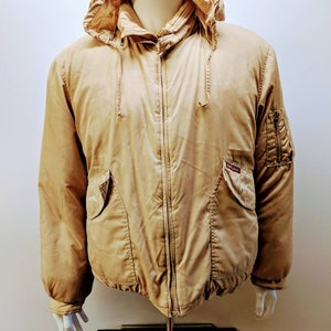 Vintage GOOSE COUNTRY Down Puffer Jacket Men&#39;s Size XL Hooded Tan Beige Navy