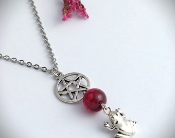 Toad pentacle necklace - Witch necklace - toad necklace - pentagram necklace - pentacle necklace - magic necklace - wicca necklace