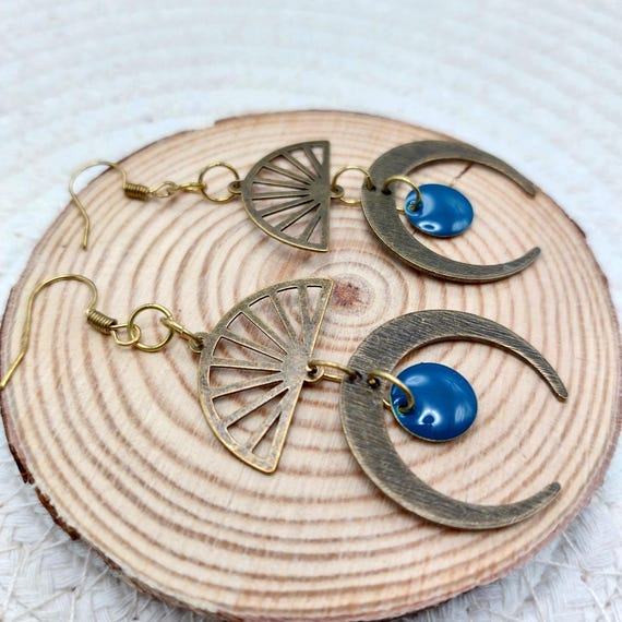 Boucles d’oreilles lune mystique en laiton brut