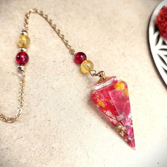 Pendule Divinatoire Eveil du Printemps, résine, fleurs Séchées et paillettes brillantes