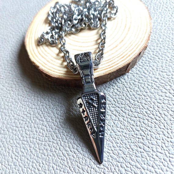Collier pointe de flèche viking runes