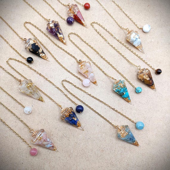 Pendule divinatoire en résine avec pierre naturelle au choix