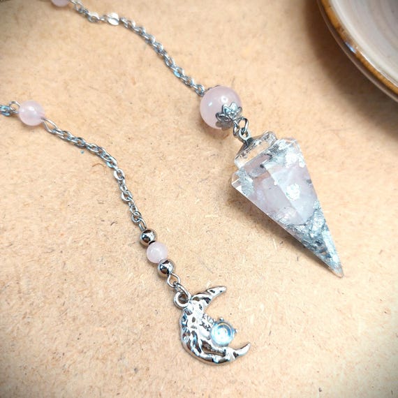 Pendule divinatoire Douce Lune, Résine avec Quartz rose et Feuilles argentées