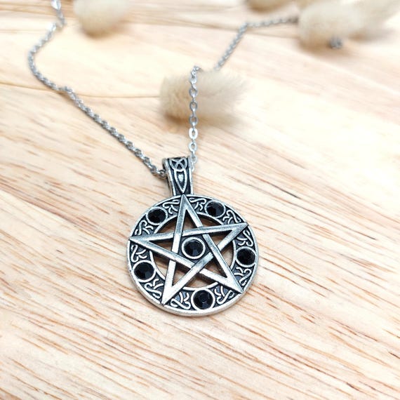 Collier pentagramme gothique