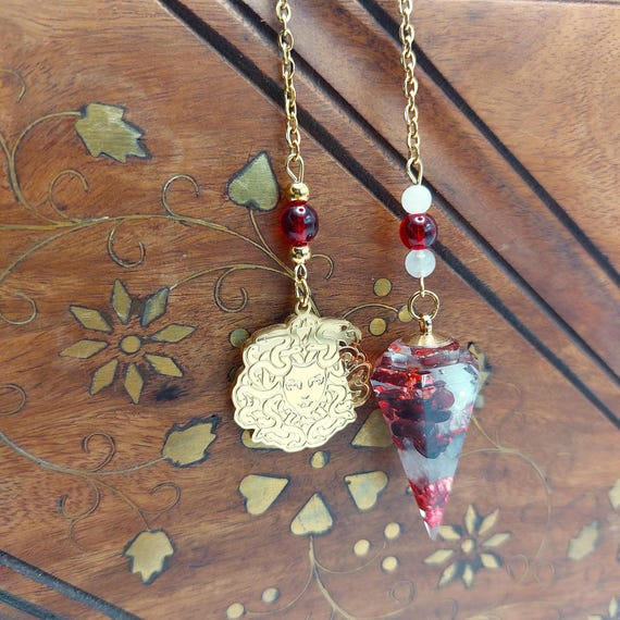 Pendule Médusa, Résine, Quartz Rose, Grenat, Cristaux Rouges