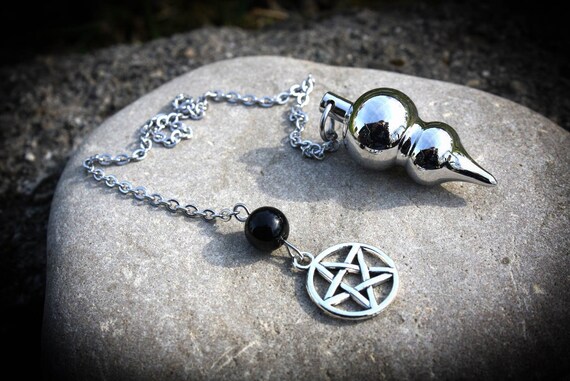 Divinatory pendulum metal, pentacle and onyx