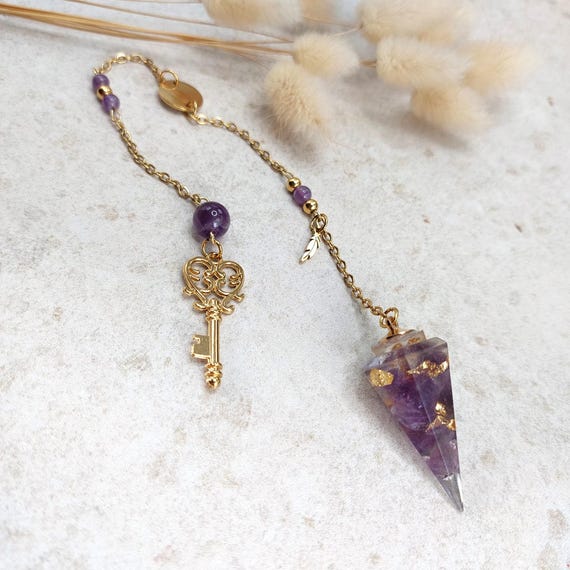 Pendule divinatoire améthyste, symboles clef et plume