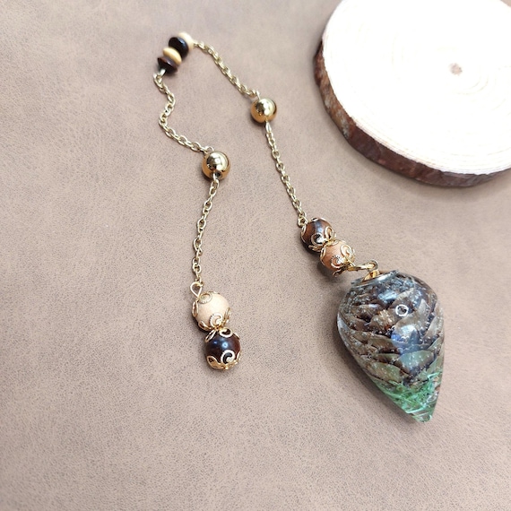 Pendules divinatoires