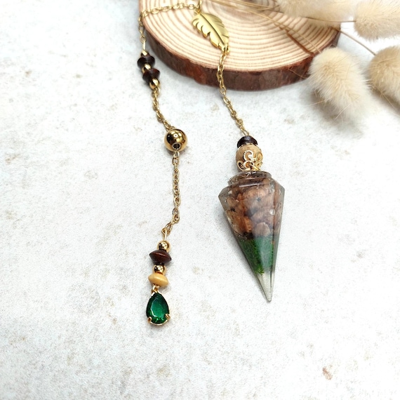 Pendule divinatoire Secret des Elfes, pomme de pin et mousse végétale