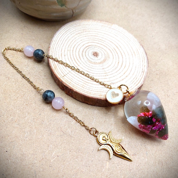 Pendule divinatoire "Cœur de Déesse" résine, Quartz rose, Labradorite, cristaux