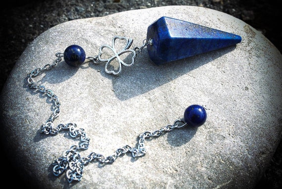 Divinatory pendulum lapis lazuli clover