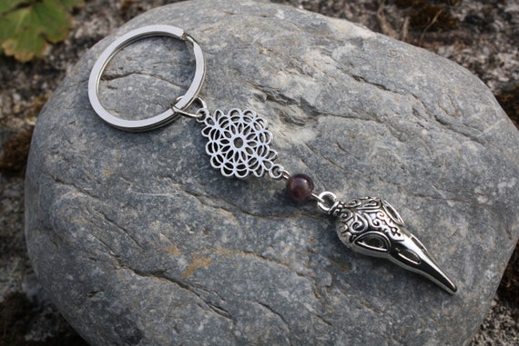 Raven skull keychain