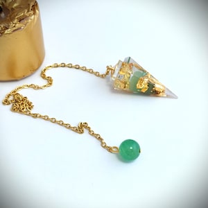 Aventurine divinatory pendulum, golden leaves - resin pendulum - dowsing - witchcraft tool - magnetism - Chakra - stone pendulum