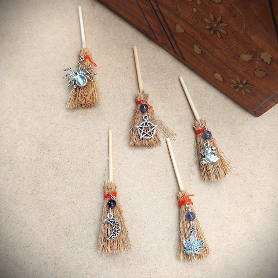 Petit Balai d'autel de sorcière Halloween