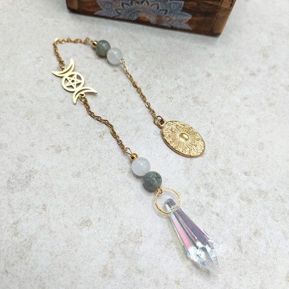 Pendule divinatoire Aegis, Crystal, labradorite, cristal de quartz, soleil, pentacle triple lune Collection Prisme de Lumière Creharmony