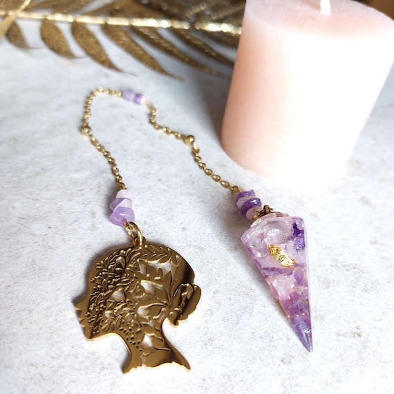 Pendule divinatoire quartz rose et améthyste Seraphina, outil de radiesthésie féminin sacré et intuition, cadeau ésotérique, pendule résine