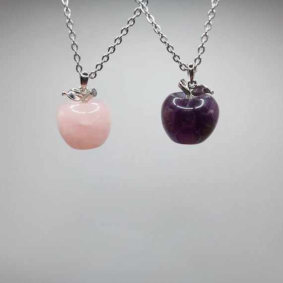 Collier pendentif pomme en pierre naturelle