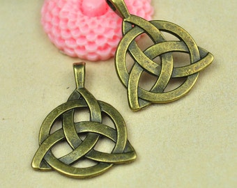 20pcs Celtic Knot Triangle P Charms--Antique Bronze Flower Of Life Charms necklce pendants 26x34mm