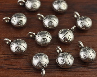 Kleine Marienkäfer doppelseitiges Charms, Anhänger Marienkäfer, antike Silberton 10x14mm-A