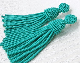 Matte turquoise statement beaded tassel stud earrings in Oscar de La Renta style. Fashion and lightweight turquoise tassel earrings.