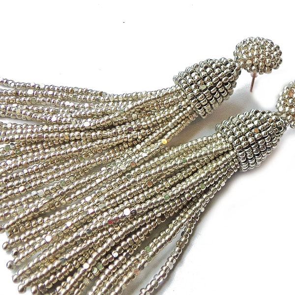 Sterling Silber Metallic Perlen Quasten Ohrringe im Oscar de La Renta Stil. Lange Seed Beads Ohrstecker. Charlotte Ohrringe in Handarbeit