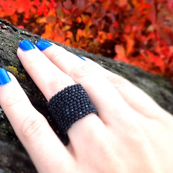 Black Beaded Ring, Statement Seed Beaded Ring. Beaded Peyote Ring, Handmade Ring, Minimalist Ring, Bead Band Ring, Flexible Ring