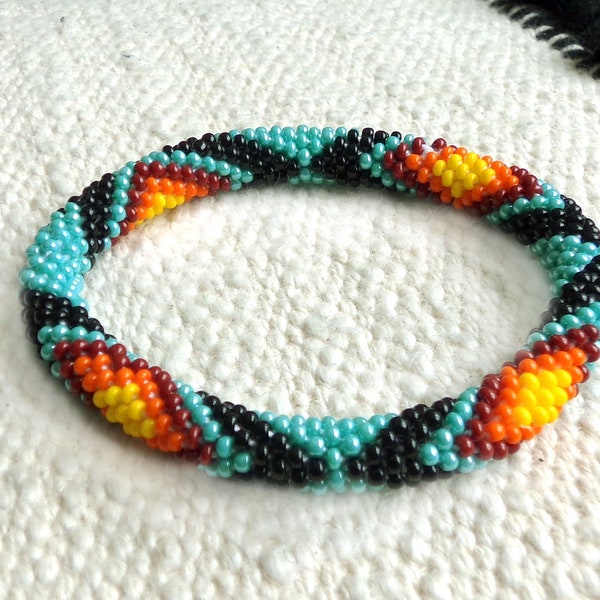 Bracelet amérindien au crochet avec perles de verre multicolores. Bracelet tribal turquoise, noir, orange. Enfants, grands, toutes les tailles