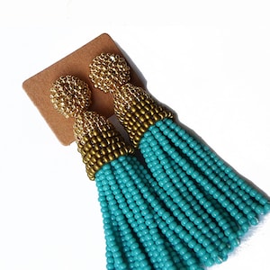 Turquoise, gold beaded tassel earrings in Oscar de la Renta style. Lightweight fashion dangle drop multicolored stud earrings.