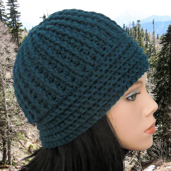 Charlston Beret Crochet Pattern - chic, yet pretty. A light hat.