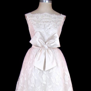 1950s wedding gown, sleeveless lace dress, silk satin bow, Chantilly lace, beaded sequin, couture gown with train trained 50s 1950 1960 60s