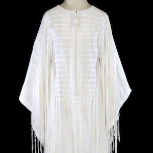 Robe Josefa Ibarra des années 1960 des années 1970, maxi boho blanc, robe de mariée alternative bohème, style Stevie Nicks Bella Donna, manches à franges en ruban