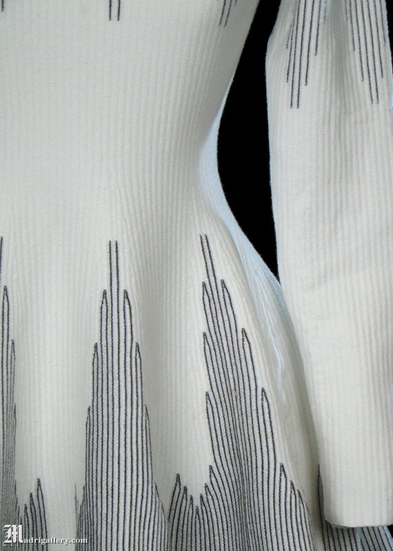 Azzedine Alaa Dress, White Ivory Black Stretch Knit, Body Con Day or Evening Long Sleeves, Geometric Op Art Pattern Couture, Alaia - Etsy Finland Azzedine Alaa Dress, White Ivory Black Stretch Knit, Body Con Day or Evening Long Sleeves, Geometric Op Art Pattern Couture, Alaia - Etsy Finland