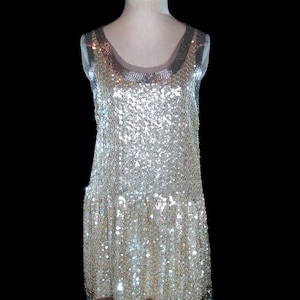 Valentino Metallic Pailletten-Cocktailkleid, französisches Netz, ärmellose lockere, lockere Passform, Tankkleid im Flapper-Stil der 1920er Jahre