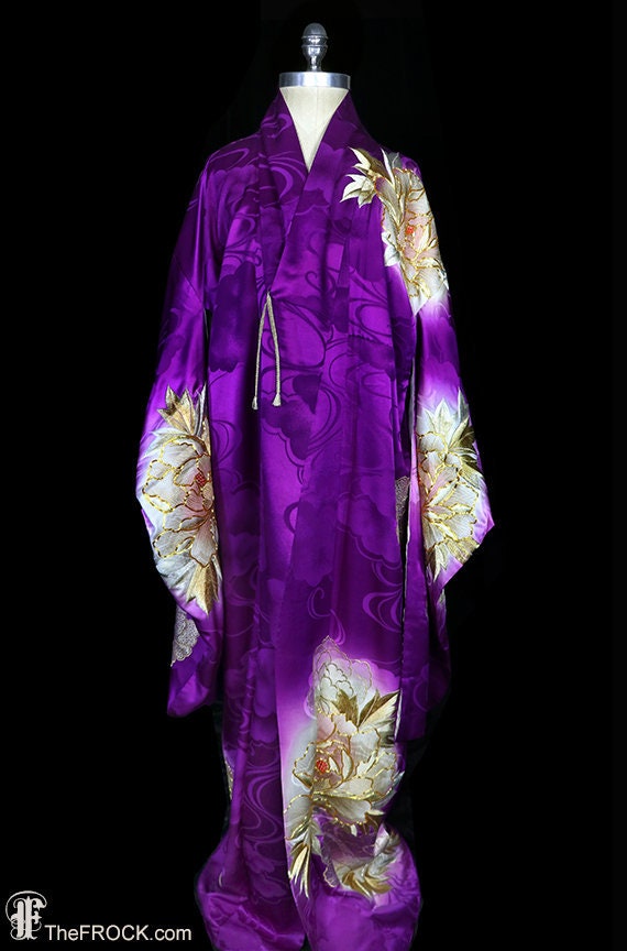 Antique embroidered silk kimono, robe coat dressin