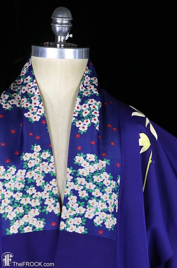 Vintage silk kimono, robe or coat or dressing gow… - image 2