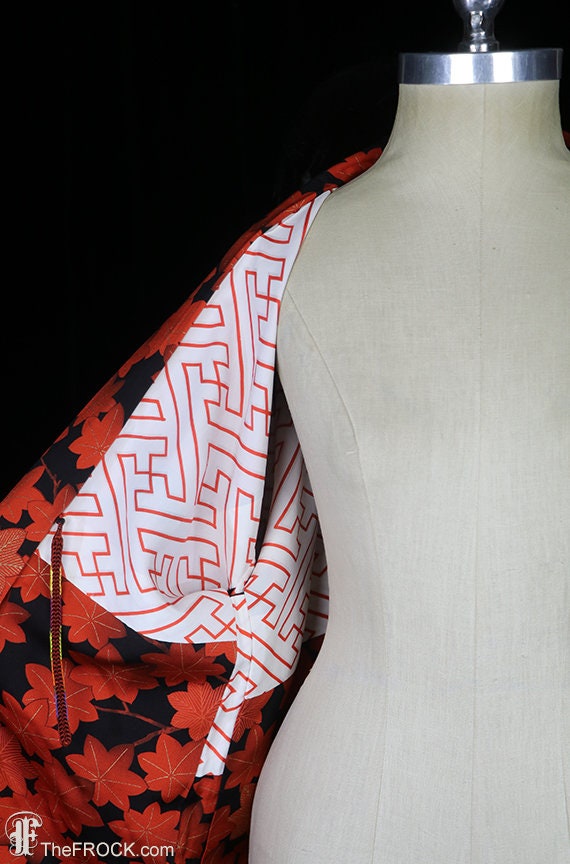 Old silk haori kimono, robe or jacket or dressing… - image 7