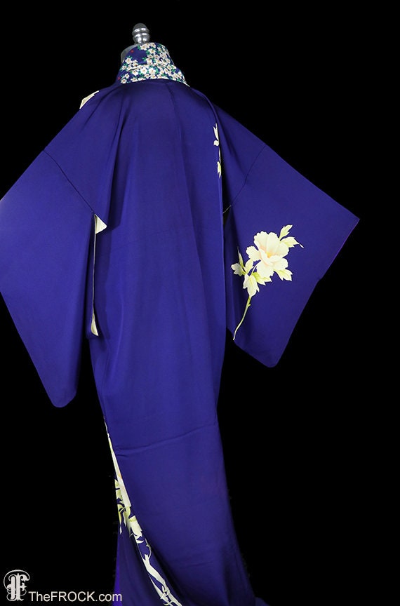 Vintage silk kimono, robe or coat or dressing gow… - image 4