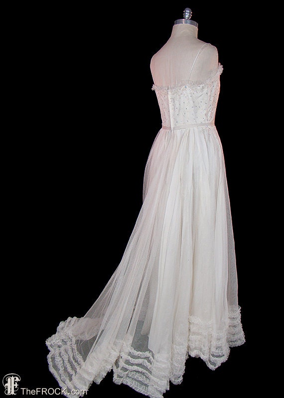 1930s wedding dress, ruffled net tulle heavily be… - image 5