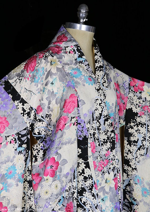 Vintage silk furisode kimono, robe or coat or dre… - image 7