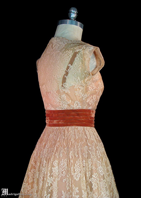 1940s 1950s lace dress velvet, Art Deco glass bel… - image 4