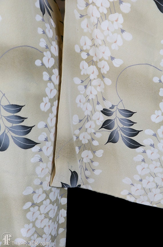 Old silk haori kimono, robe jacket dressing gown,… - image 7