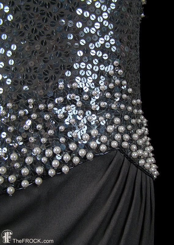 Saks Fifth Avenueヴィクトリアンヴィンテージビーズドレス Saks 5th Ave One-shoulder Grecian Goddess Gown, Pearl Beaded Gray