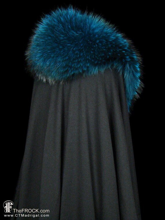 Giorgio Armani ファーキーホルダー Giorgio Armani Vintage Black Wool Cashmere Knit Cape, Blue Fox Fur