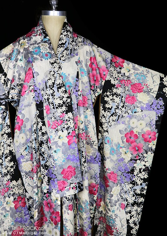 Vintage silk furisode kimono, robe or coat or dre… - image 2